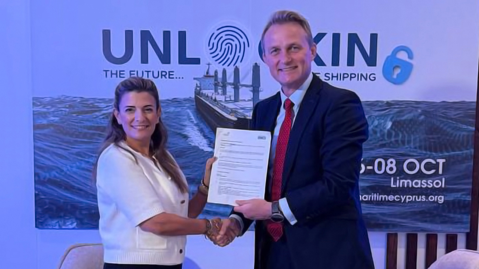 Elpi Pitraki of WISTA and David Loosley of BIMCO